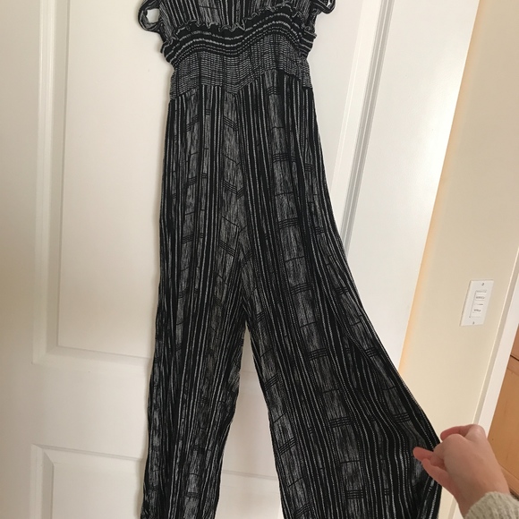 URBAN OUTFITTERS BLACK AND WHITE ROMPER - Picture 3 of 4